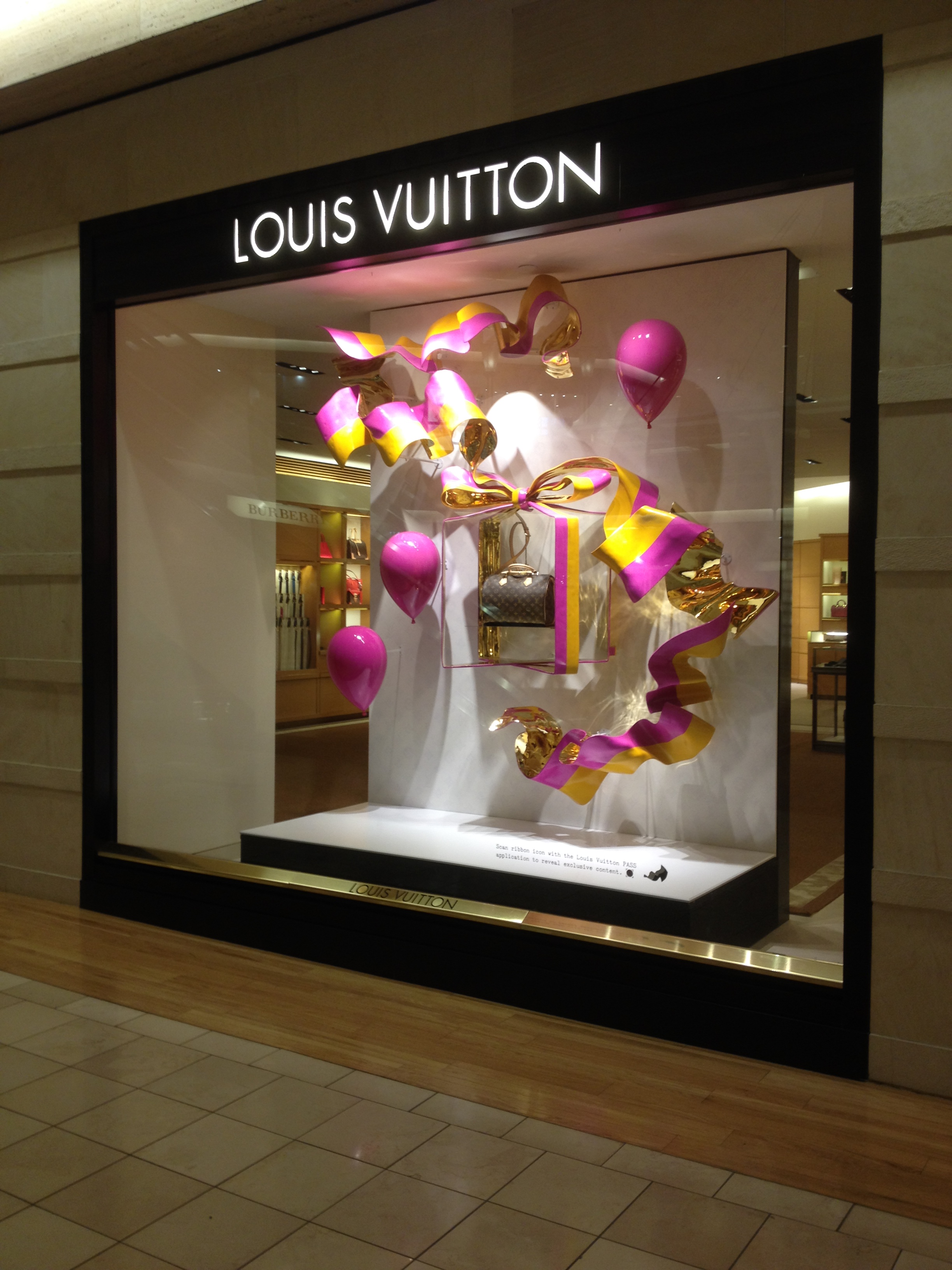 Louis Vuitton- Northbrook Court | Windows of Wonder